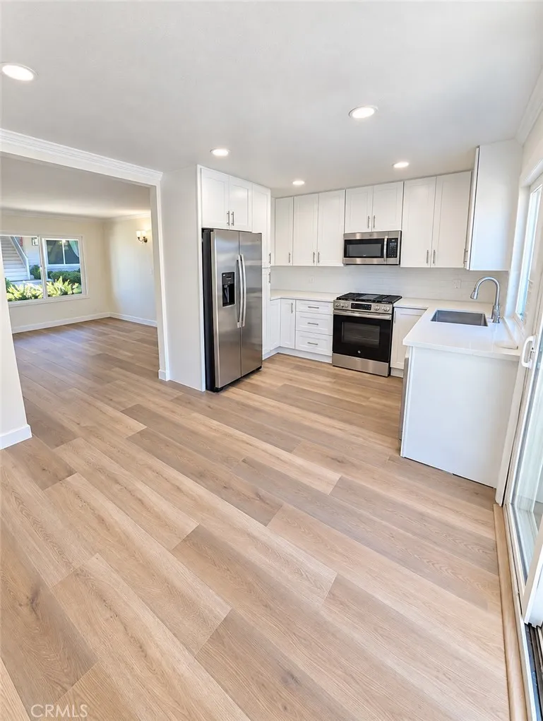 46 Eagle Point #25 Irvine, CA 92604