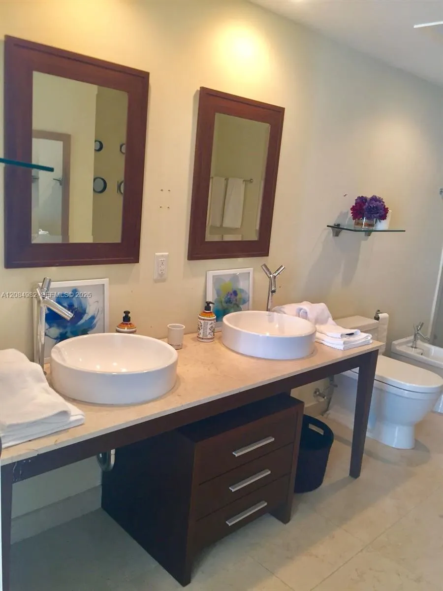 495 Brickell Ave #3410 Miami, FL 33131