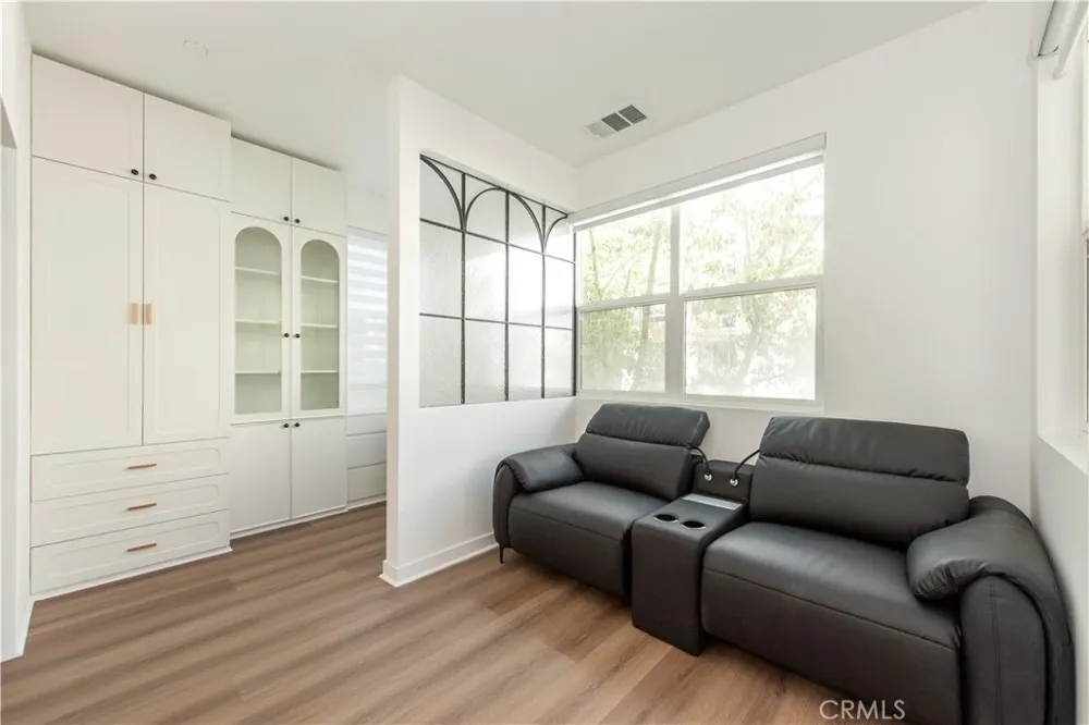2208 Synergy Irvine, CA 92614