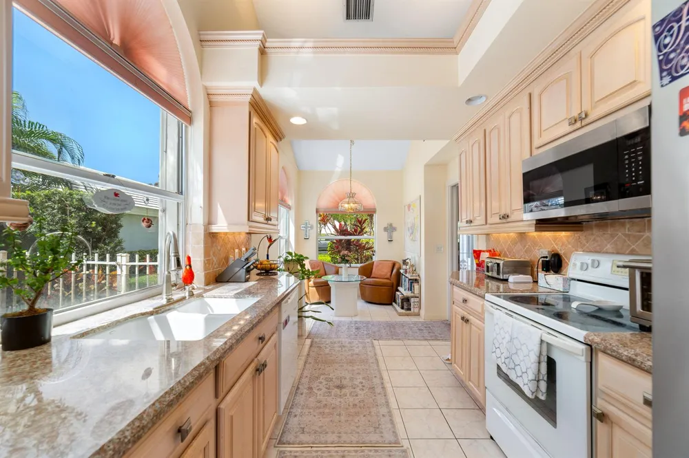 2370 Saratoga Bay Drive West Palm Beach, FL 33409