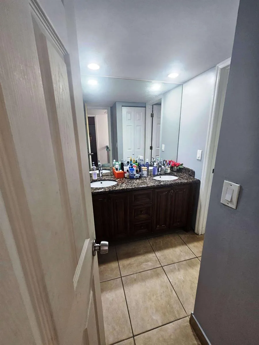 1540 FOREST LAKES CIRCLE #D West Palm Beach, FL 33406