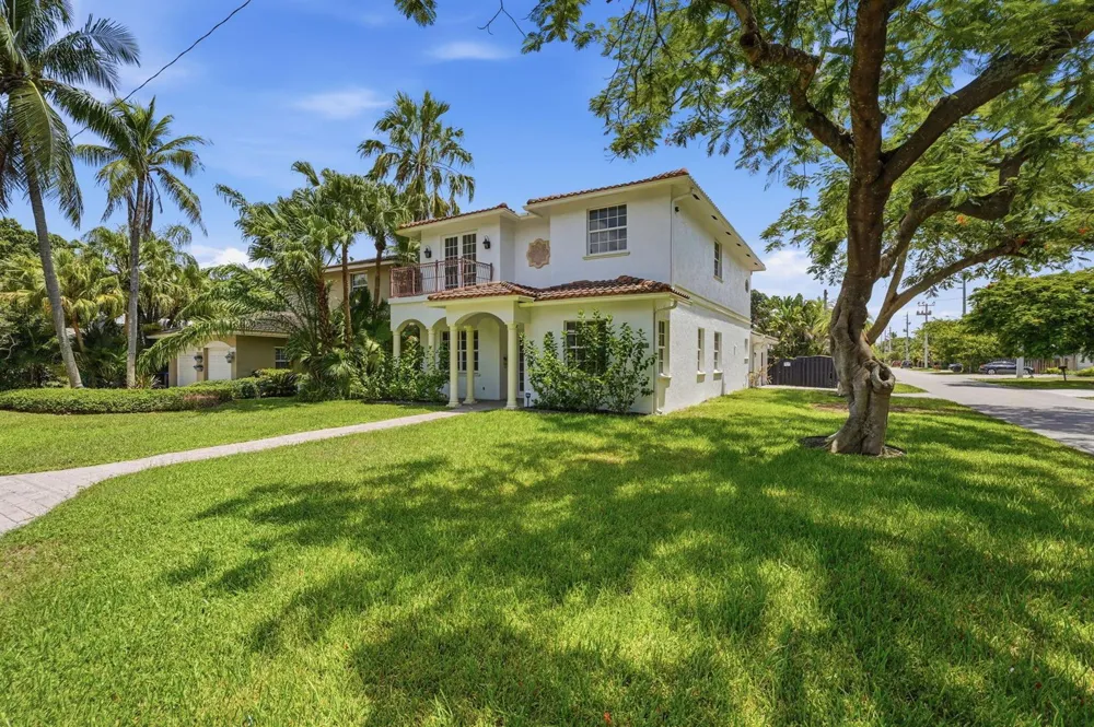 400 NE 8th Avenue Fort Lauderdale, FL 33301
