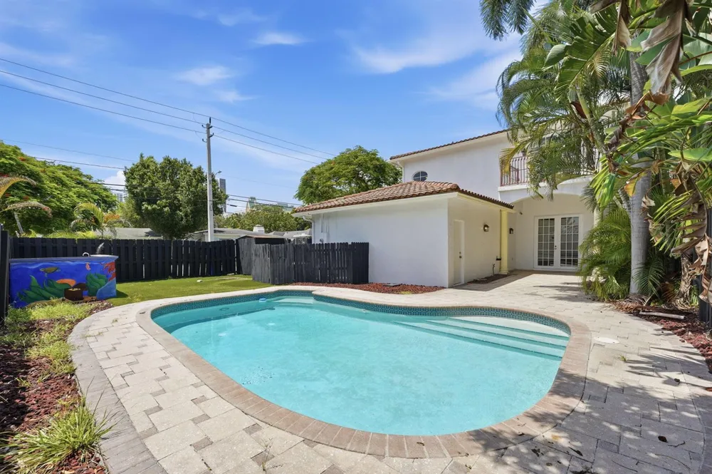 400 NE 8th Avenue Fort Lauderdale, FL 33301