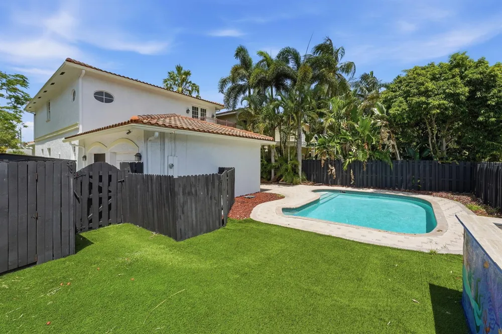 400 NE 8th Avenue Fort Lauderdale, FL 33301