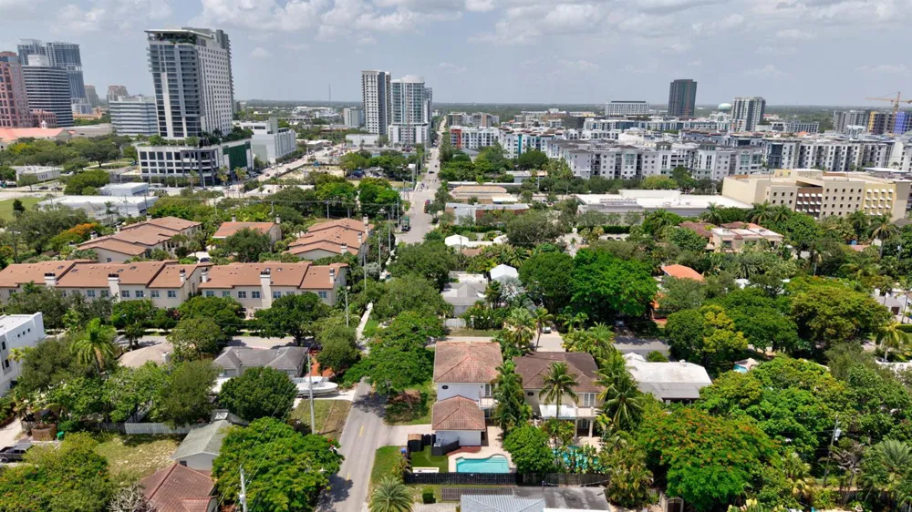 400 NE 8th Avenue Fort Lauderdale, FL 33301