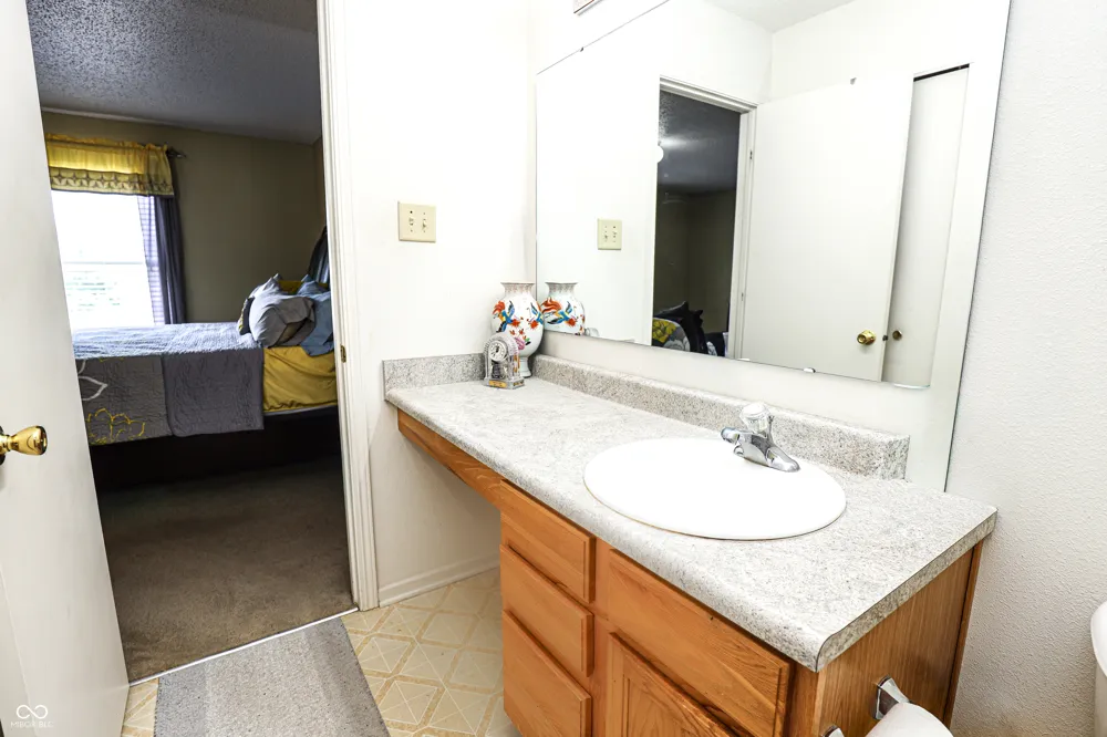 11505 Presidio Drive Indianapolis, IN 46235