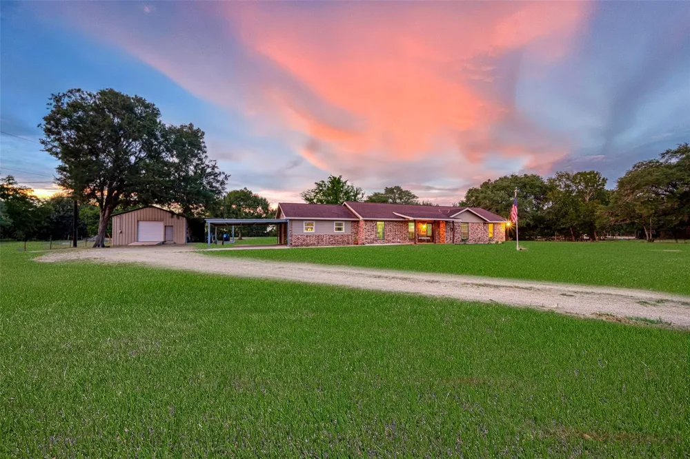 10704 Buls Road East Bernard, TX 77435