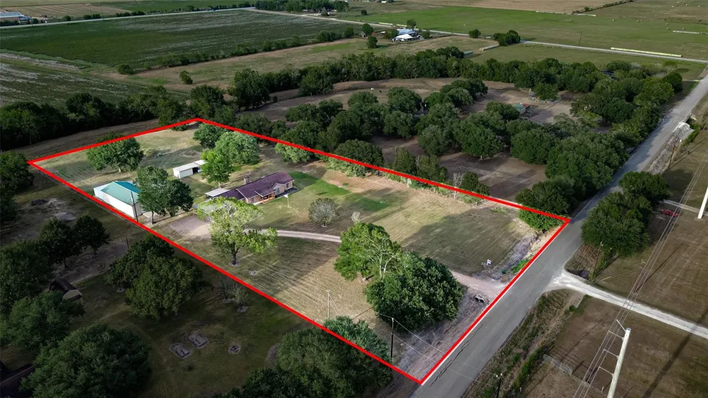 10704 Buls Road East Bernard, TX 77435