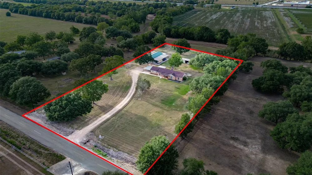 10704 Buls Road East Bernard, TX 77435