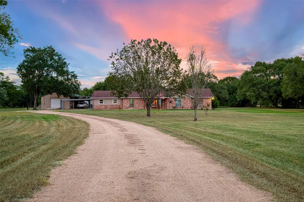 10704 Buls Road East Bernard, TX 77435