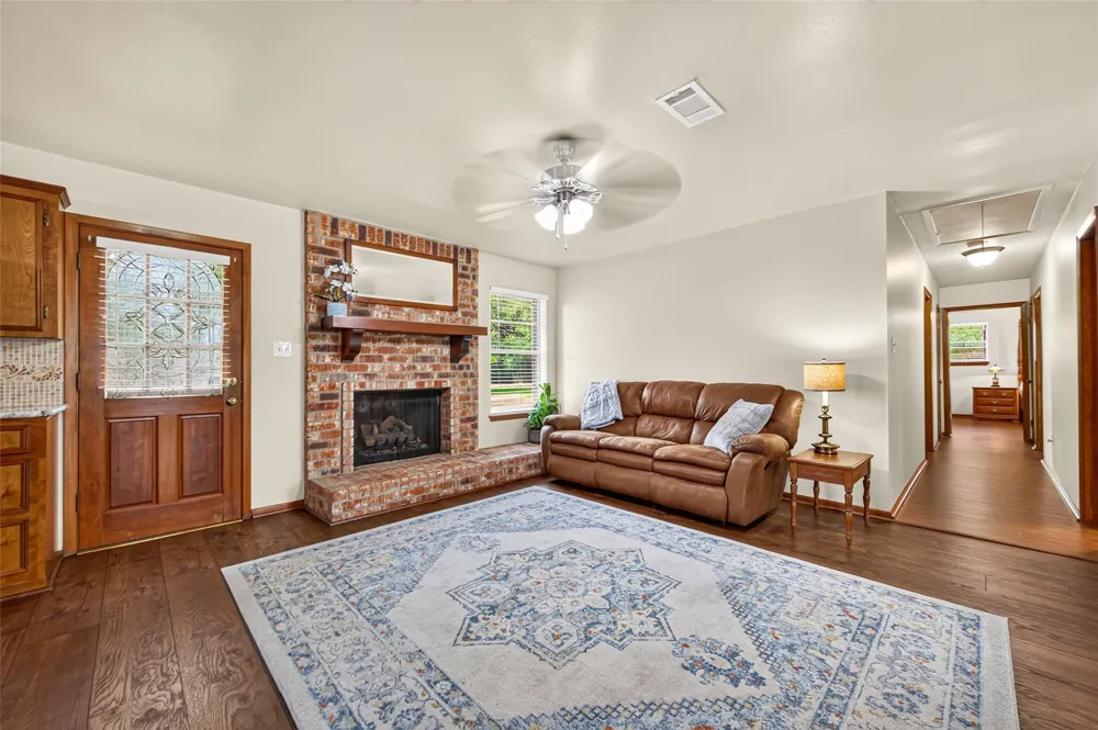 10704 Buls Road East Bernard, TX 77435