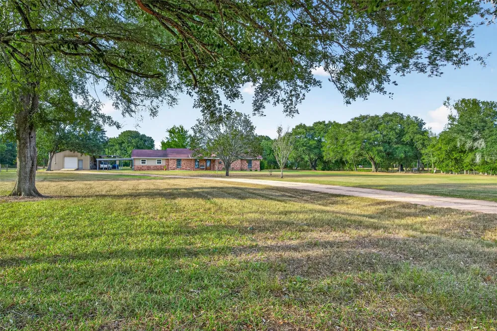 10704 Buls Road East Bernard, TX 77435