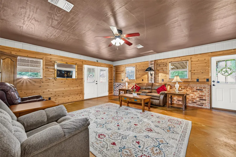 10704 Buls Road East Bernard, TX 77435