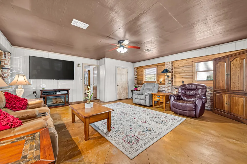 10704 Buls Road East Bernard, TX 77435