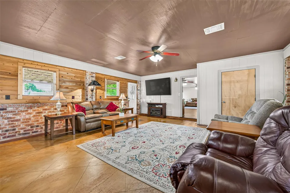 10704 Buls Road East Bernard, TX 77435