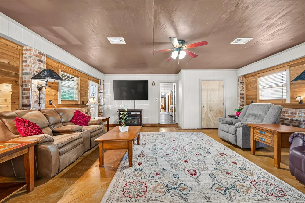 10704 Buls Road East Bernard, TX 77435