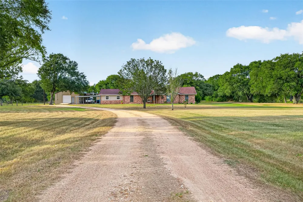 10704 Buls Road East Bernard, TX 77435