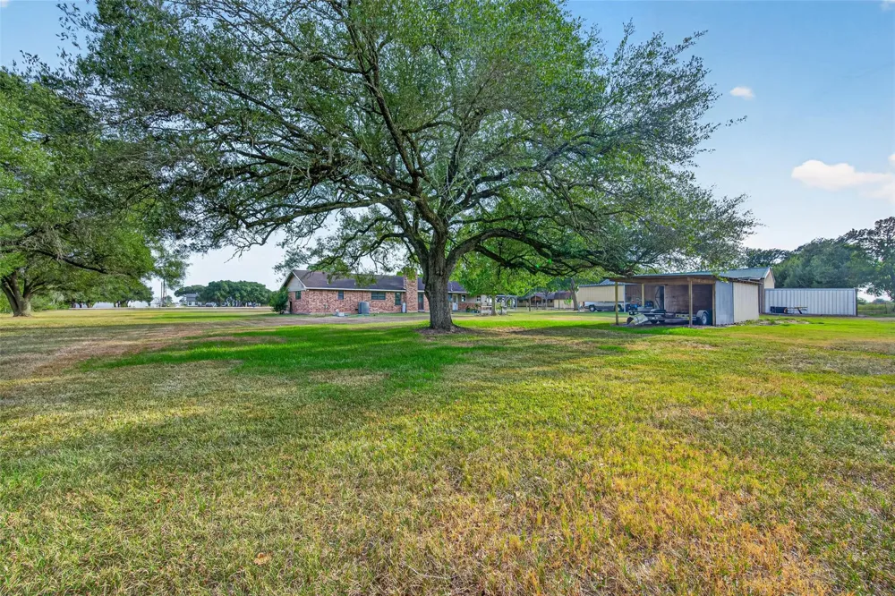 10704 Buls Road East Bernard, TX 77435
