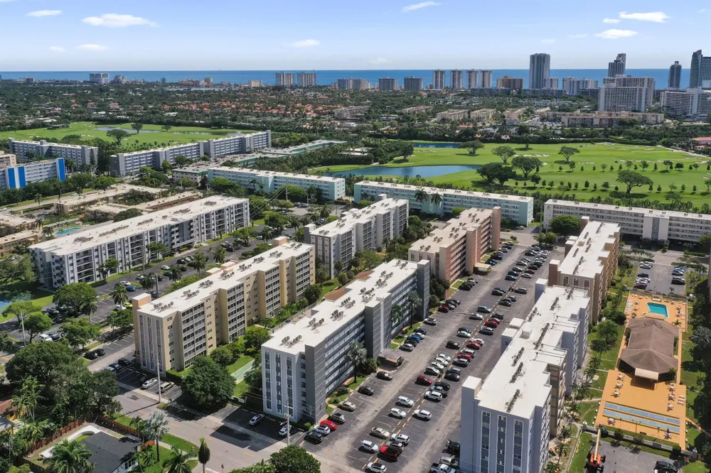 610 NE 12TH AVENUE #306 Hallandale Beach, FL 33009