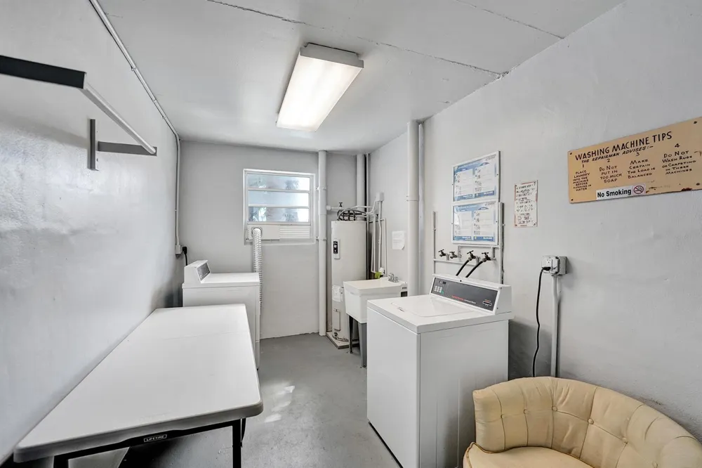 610 NE 12TH AVENUE #306 Hallandale Beach, FL 33009