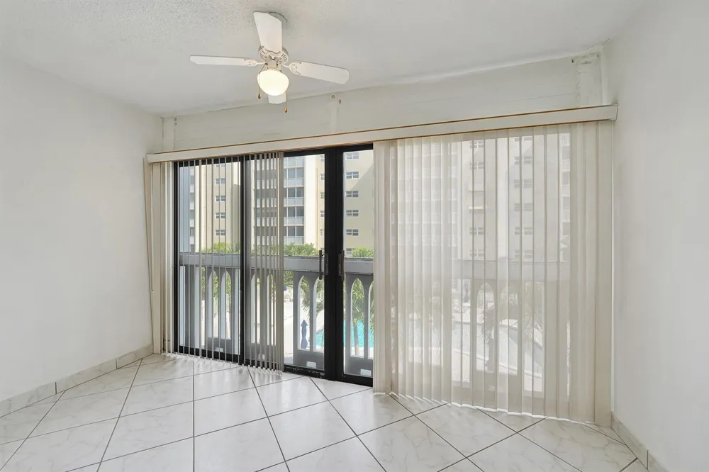 610 NE 12TH AVENUE #306 Hallandale Beach, FL 33009