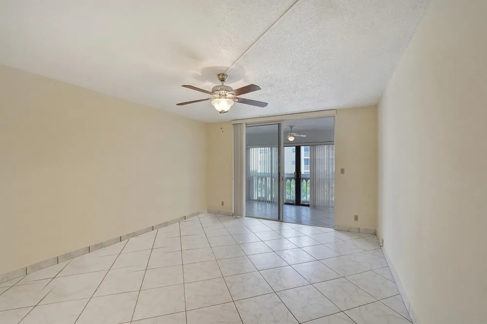 610 NE 12TH AVENUE #306 Hallandale Beach, FL 33009