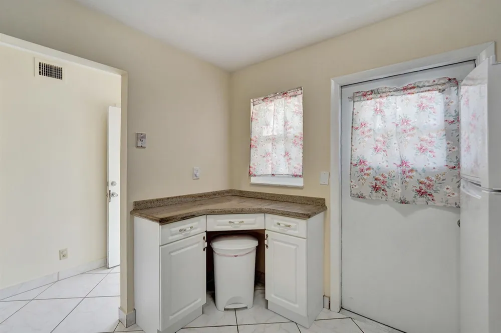 610 NE 12TH AVENUE #306 Hallandale Beach, FL 33009