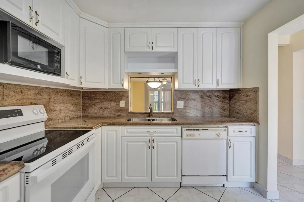 610 NE 12TH AVENUE #306 Hallandale Beach, FL 33009