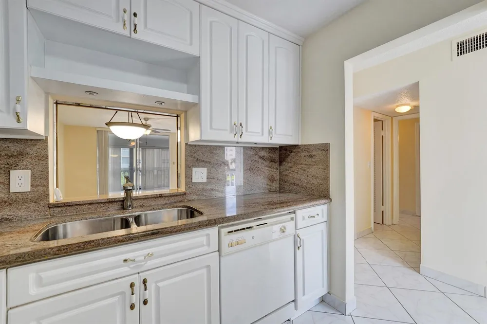 610 NE 12TH AVENUE #306 Hallandale Beach, FL 33009