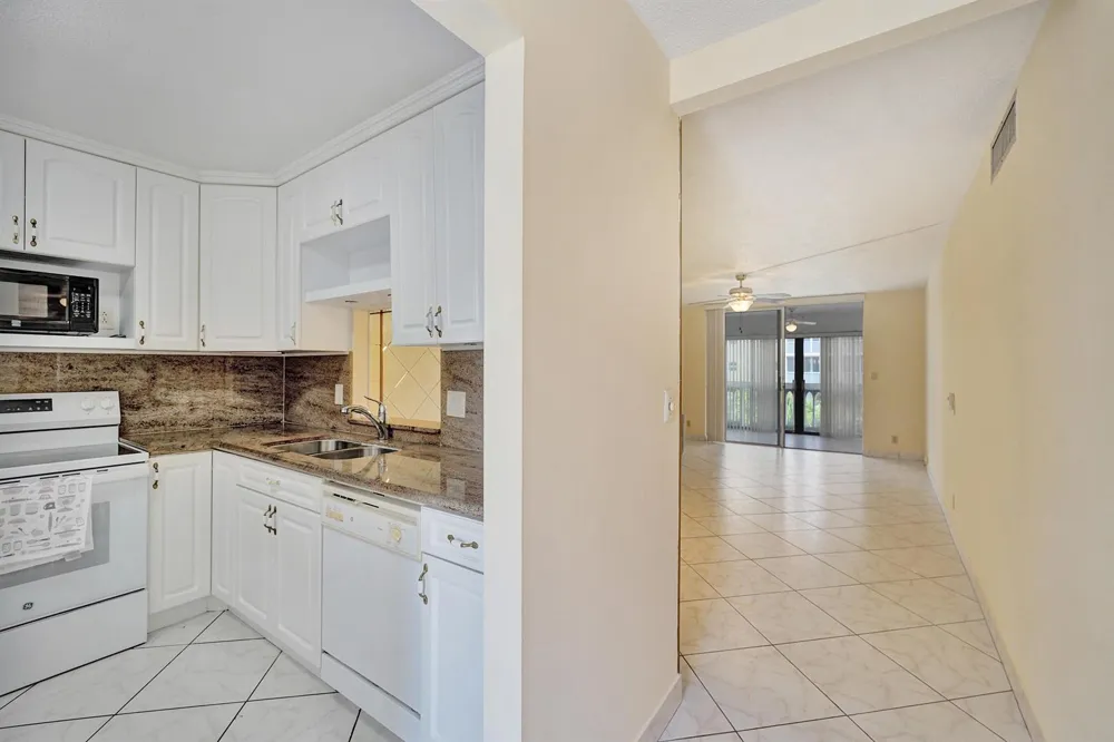 610 NE 12TH AVENUE #306 Hallandale Beach, FL 33009