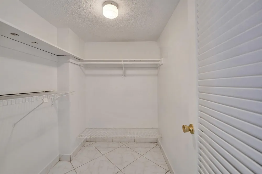 610 NE 12TH AVENUE #306 Hallandale Beach, FL 33009
