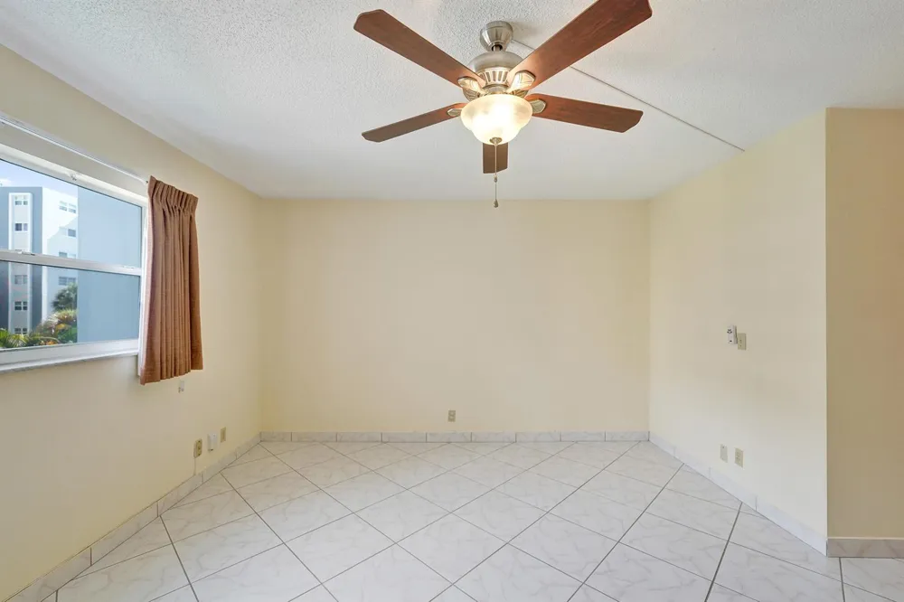 610 NE 12TH AVENUE #306 Hallandale Beach, FL 33009