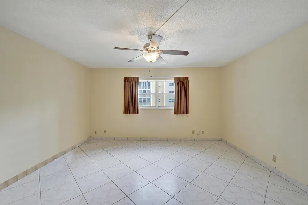 610 NE 12TH AVENUE #306 Hallandale Beach, FL 33009