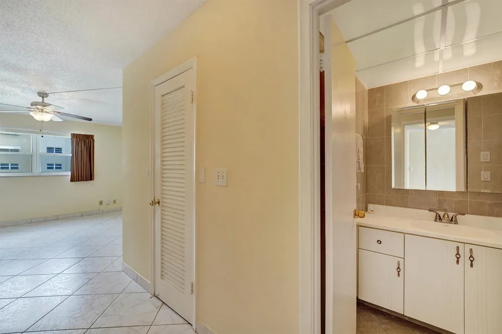 610 NE 12TH AVENUE #306 Hallandale Beach, FL 33009