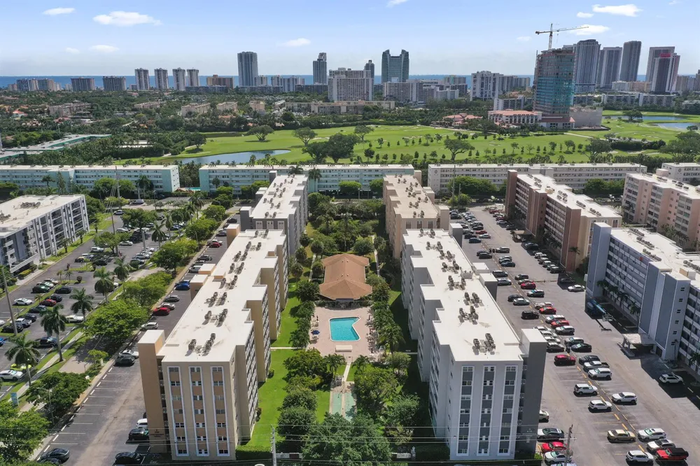 610 NE 12TH AVENUE #306 Hallandale Beach, FL 33009