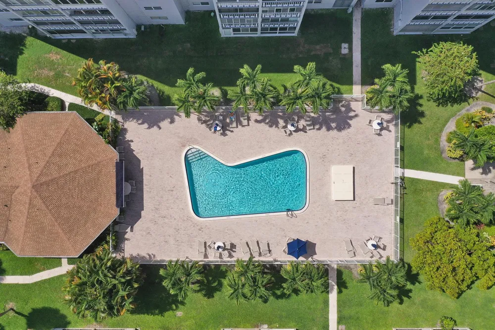 610 NE 12TH AVENUE #306 Hallandale Beach, FL 33009