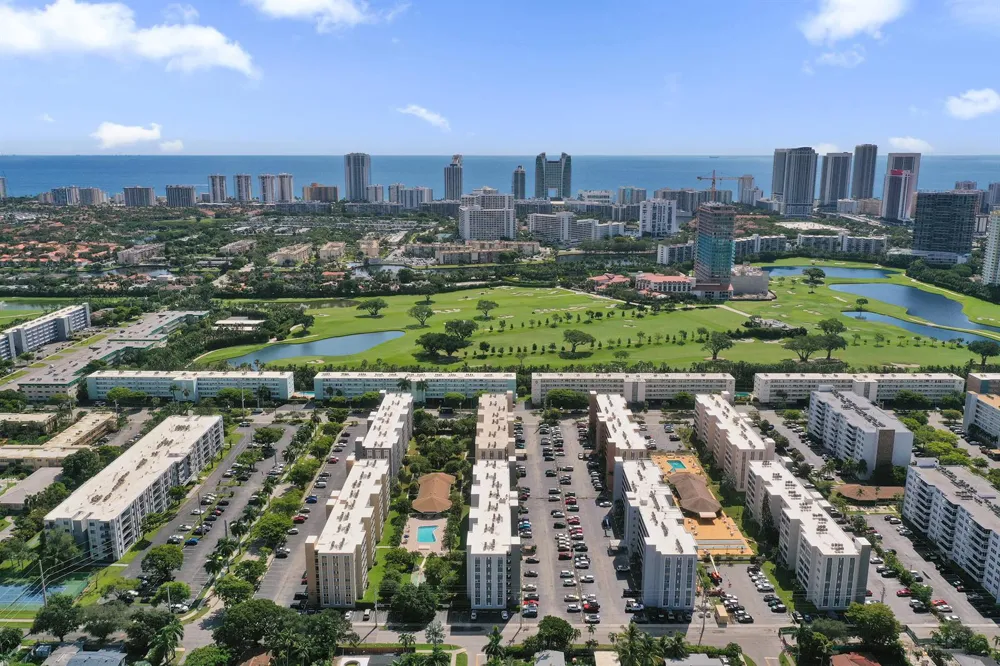 610 NE 12TH AVENUE #306 Hallandale Beach, FL 33009