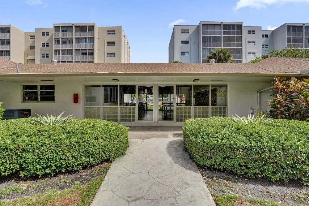 610 NE 12TH AVENUE #306 Hallandale Beach, FL 33009