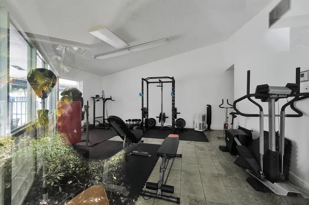 610 NE 12TH AVENUE #306 Hallandale Beach, FL 33009