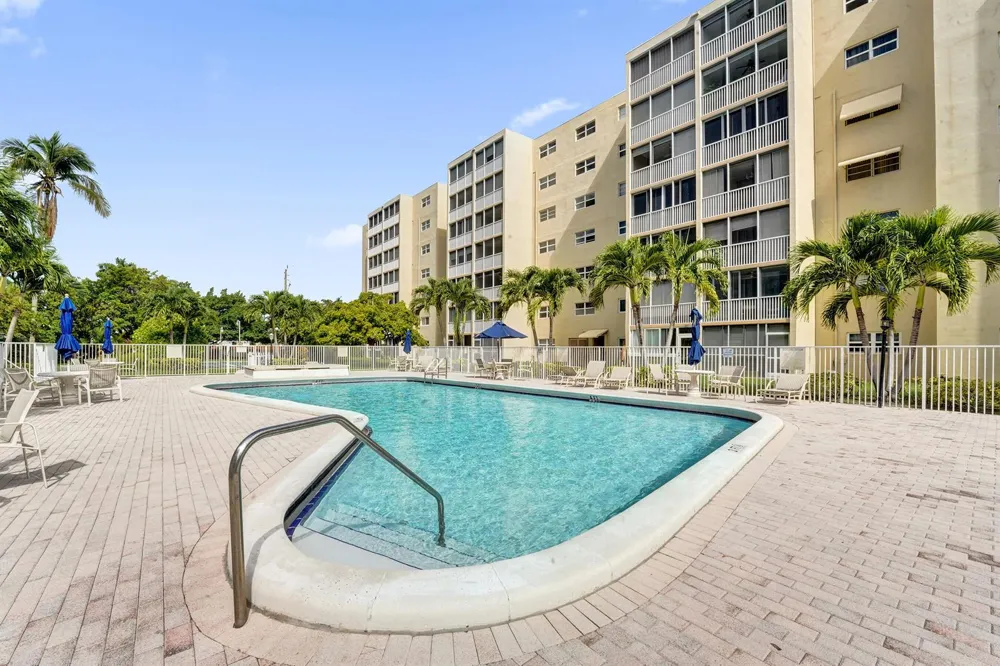 610 NE 12TH AVENUE #306 Hallandale Beach, FL 33009