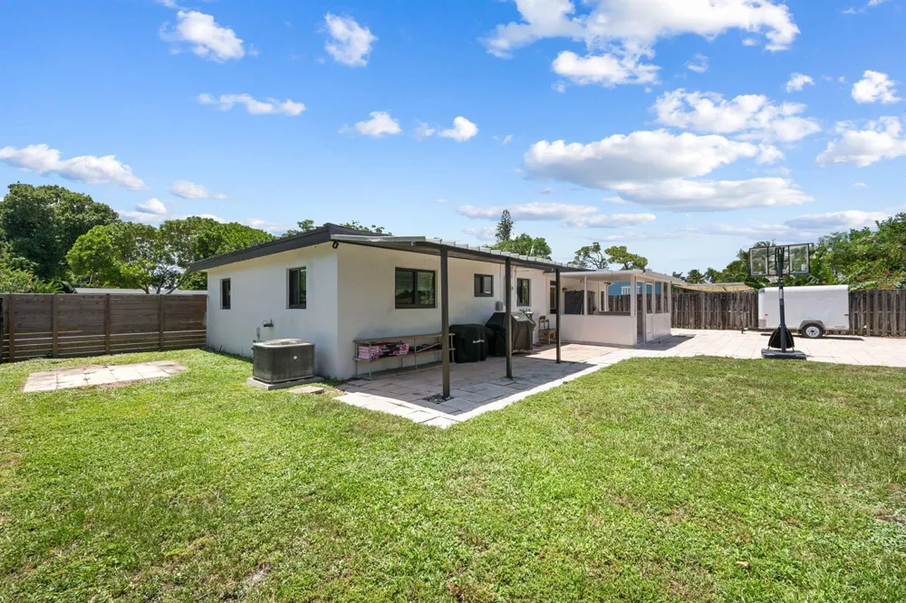 1032 SW 1ST TERRACE Pompano Beach, FL 33060