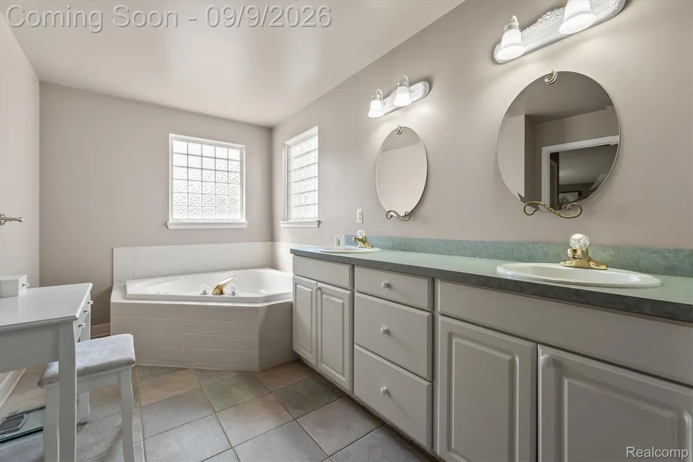 16016 Berry Lane Macomb Township, MI 48044