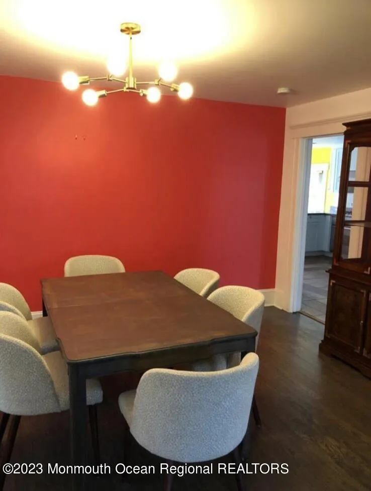 294 Roosevelt Avenue Oakhurst, NJ 07755