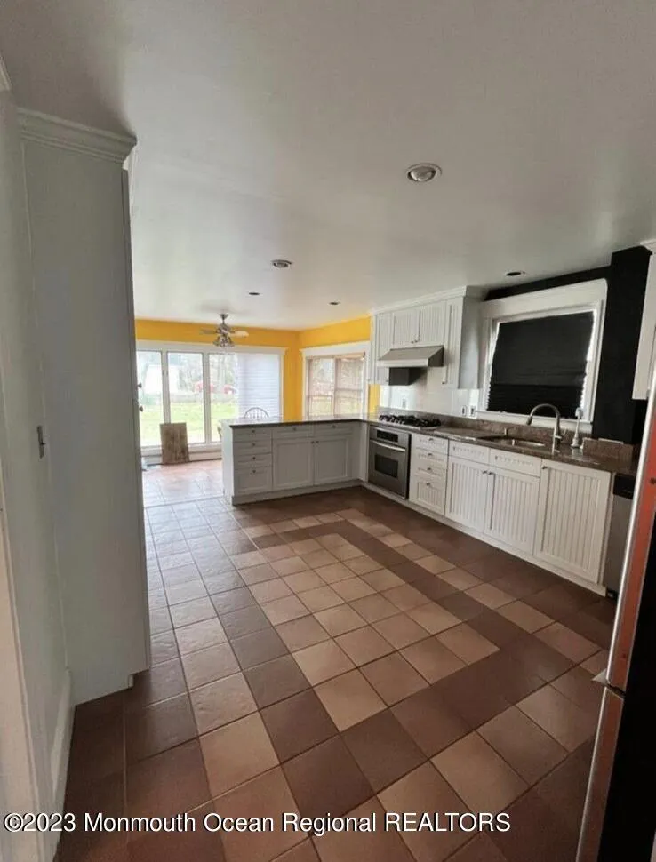 294 Roosevelt Avenue Oakhurst, NJ 07755
