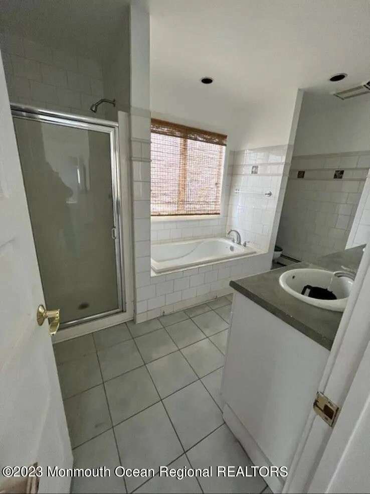 294 Roosevelt Avenue Oakhurst, NJ 07755
