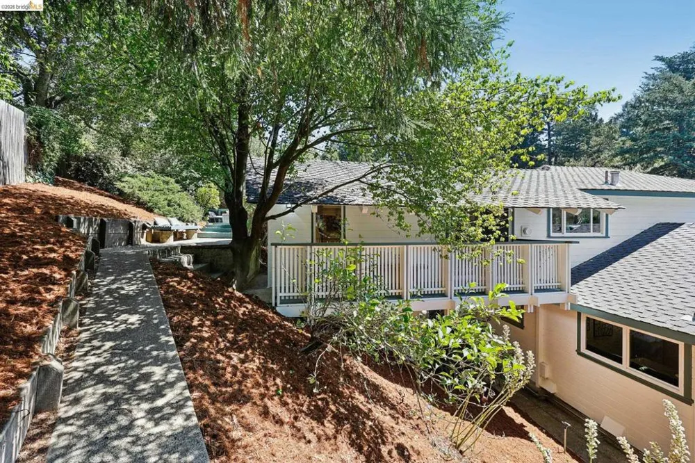 2 Mall Court Oakland, CA 94611