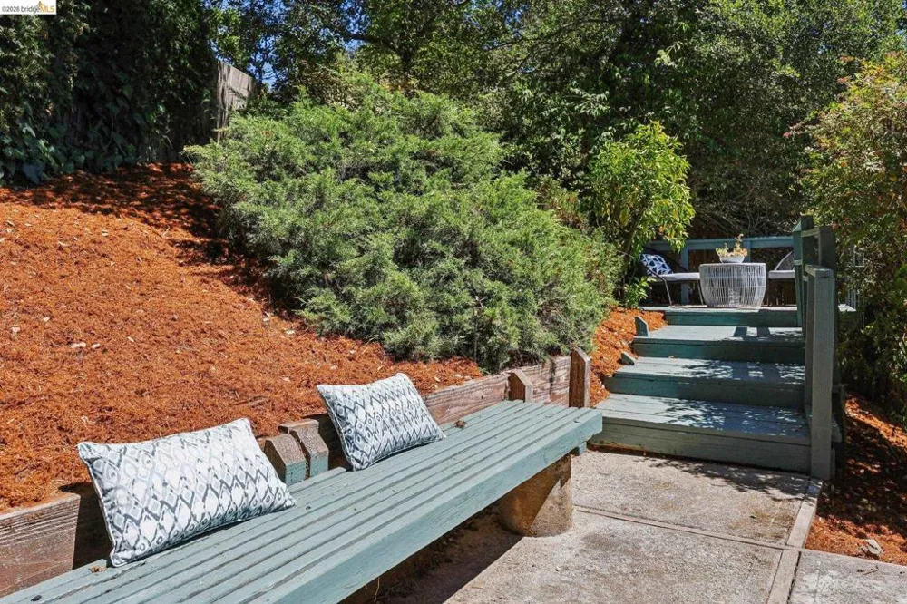 2 Mall Court Oakland, CA 94611