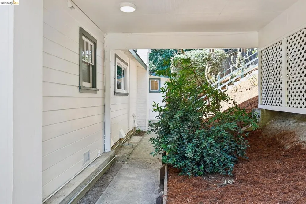 2 Mall Court Oakland, CA 94611