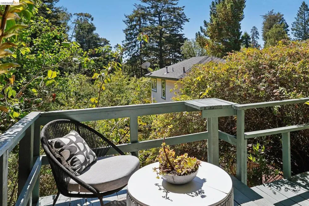 2 Mall Court Oakland, CA 94611