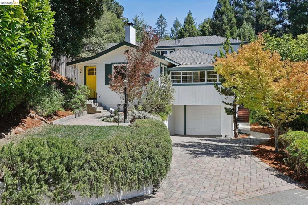 2 Mall Court Oakland, CA 94611